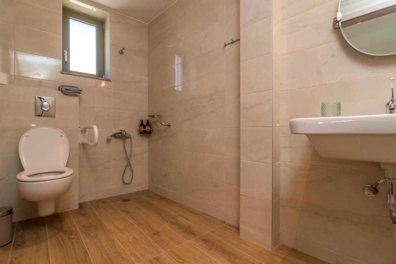 Evriali Comfort Living Palaiochora Bagian luar foto
